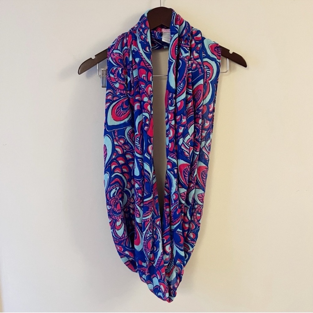 Lilly Pulitzer Blue Retro Geometric Print Infinity Scarf Lightweight